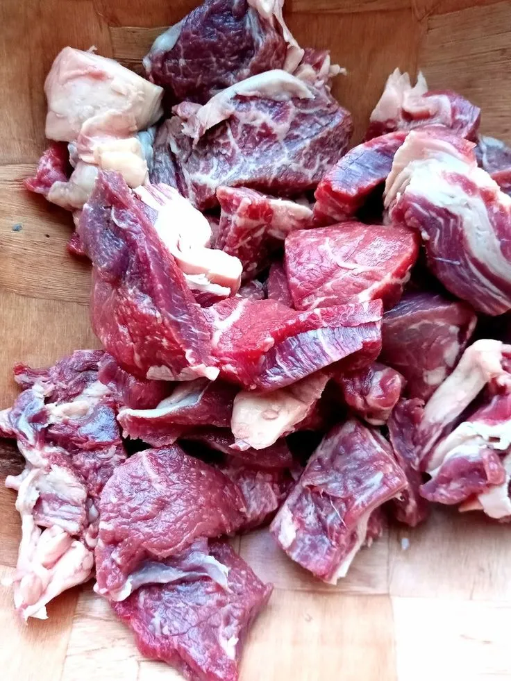 Meat on bone (1kg)